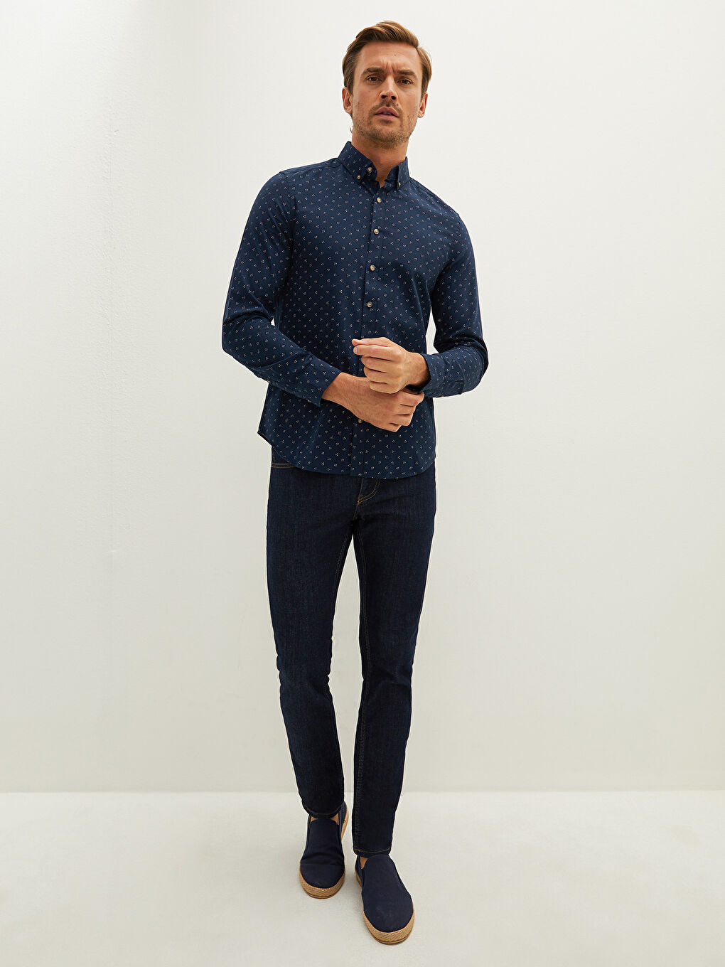 ерлерге арналған тар пішім ұзын жең өрнекті жейде-3