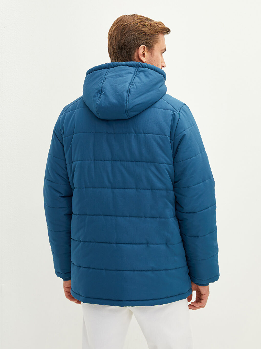 Dicker Herren-Steppmantel mit großer geformter Kapuze-4