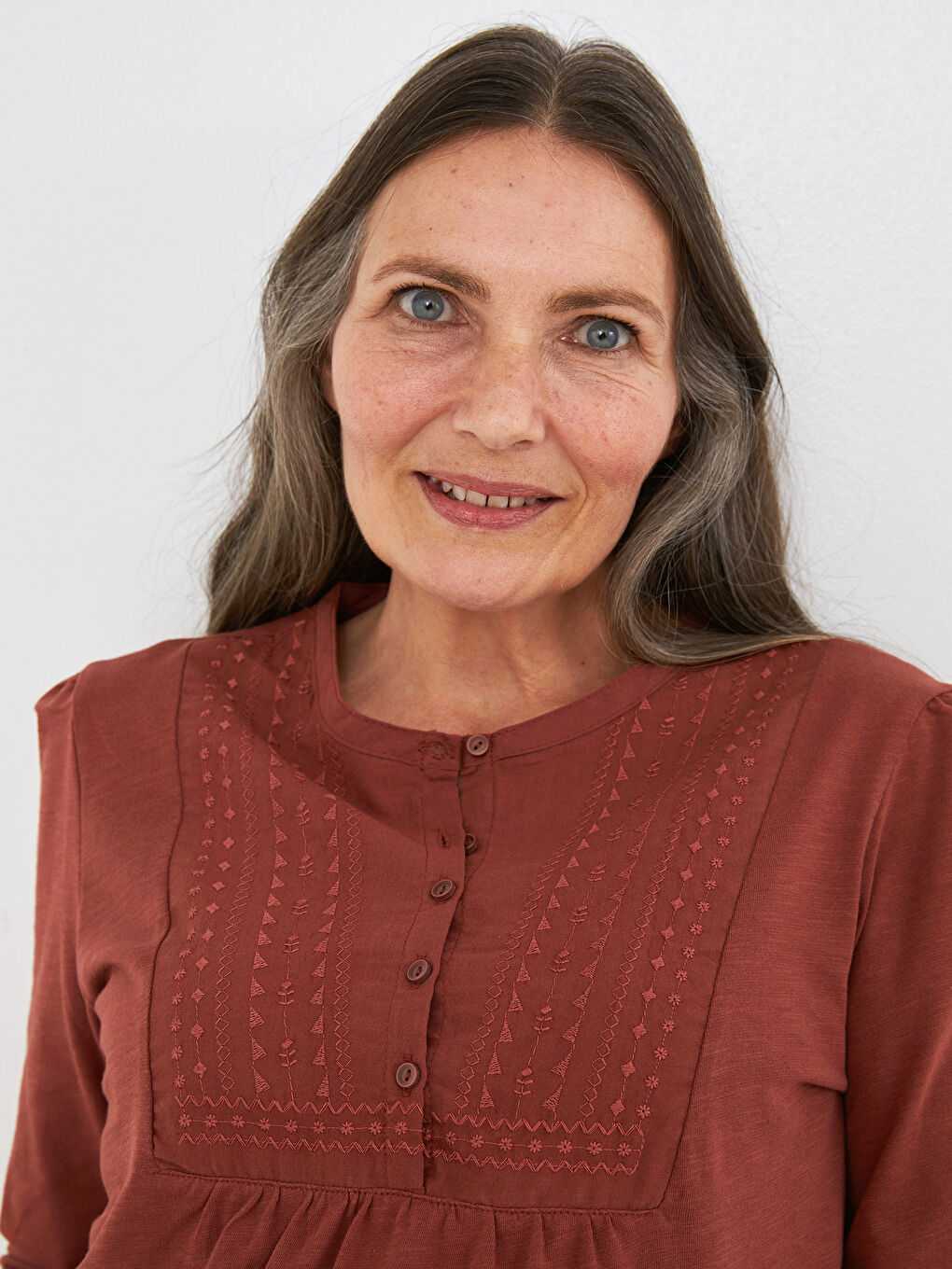 Blouse pour Femmes à Manches Longues Brodée avec Col Rond-2