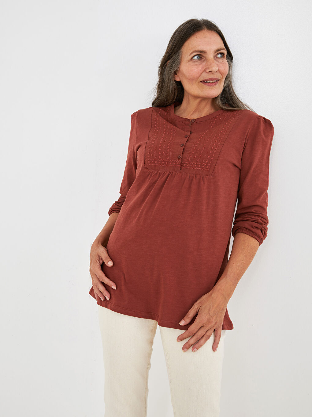 Blouse pour Femmes à Manches Longues Brodée avec Col Rond-1