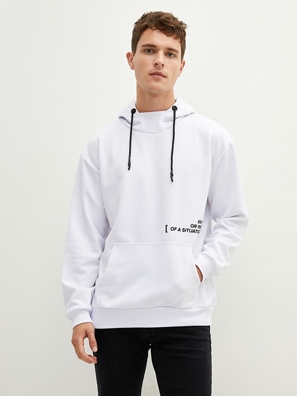 Beyaz Uzun Kollu Baskılı Erkek Hoodie-8