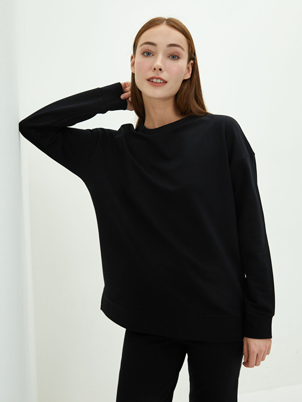 Siyah Bisiklet Yaka Düz Uzun Kollu Kadın Sweatshirt