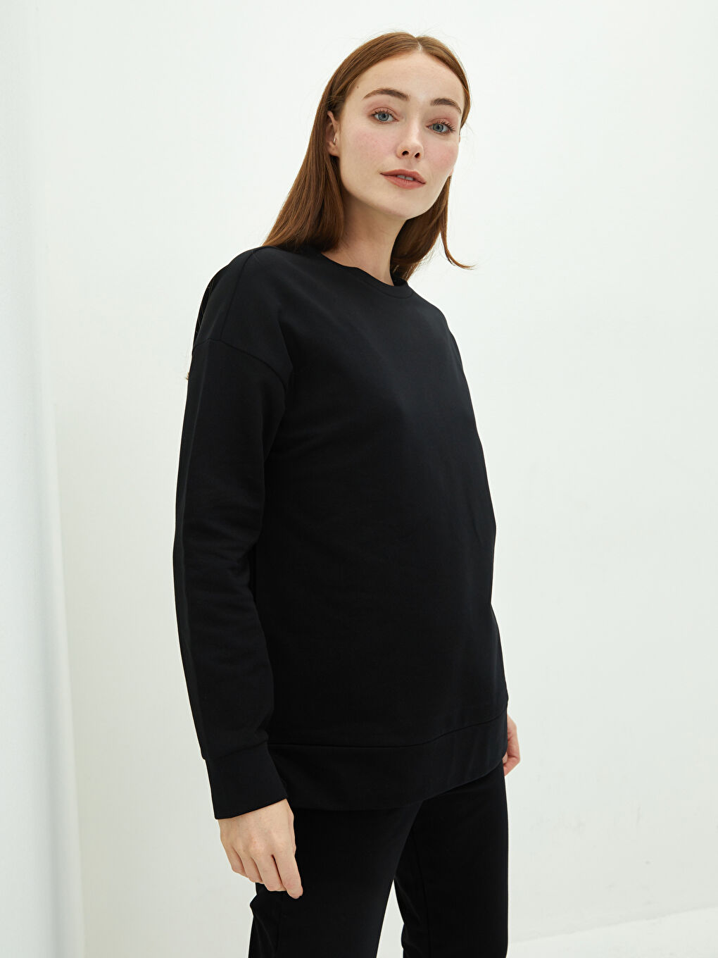 Siyah Bisiklet Yaka Düz Uzun Kollu Kadın Sweatshirt-1