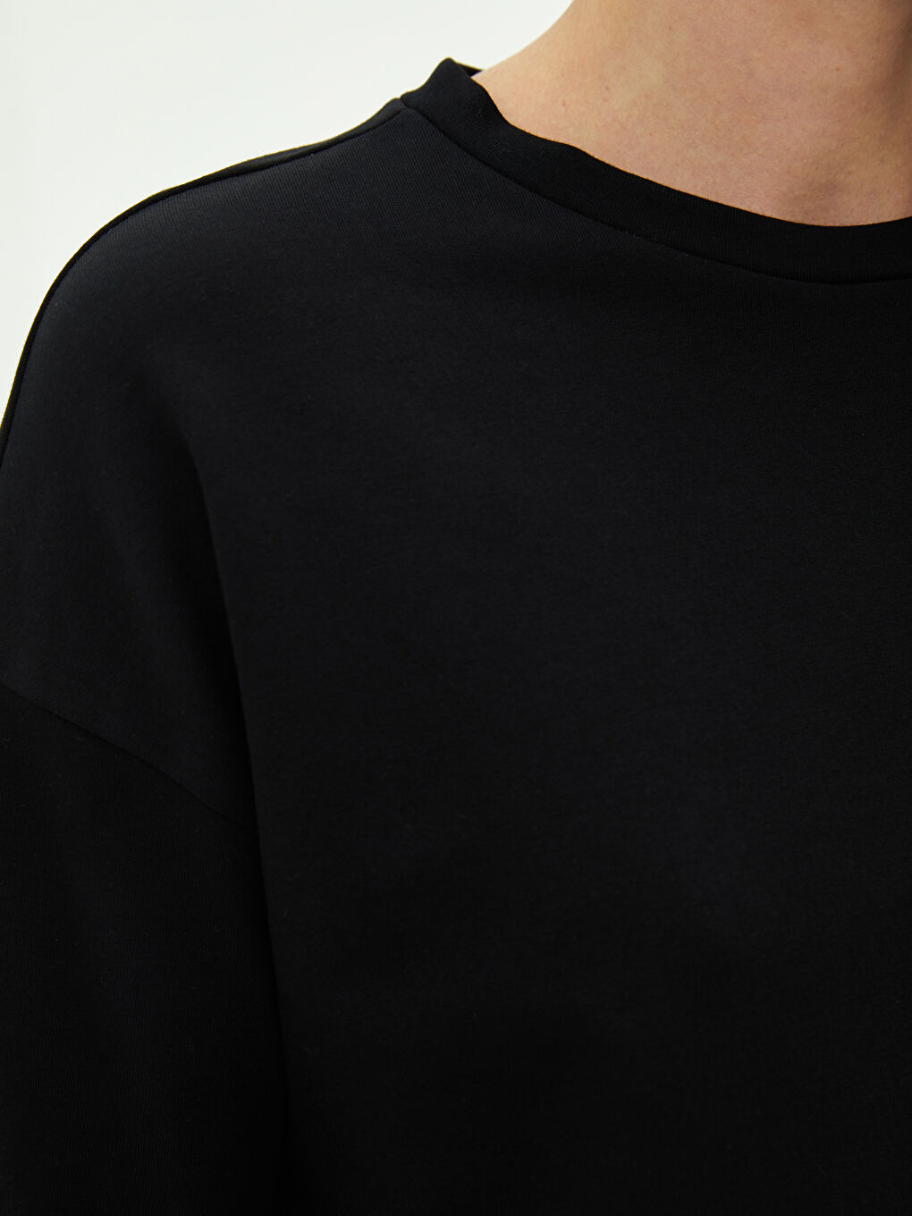 Siyah Bisiklet Yaka Düz Uzun Kollu Kadın Sweatshirt-3