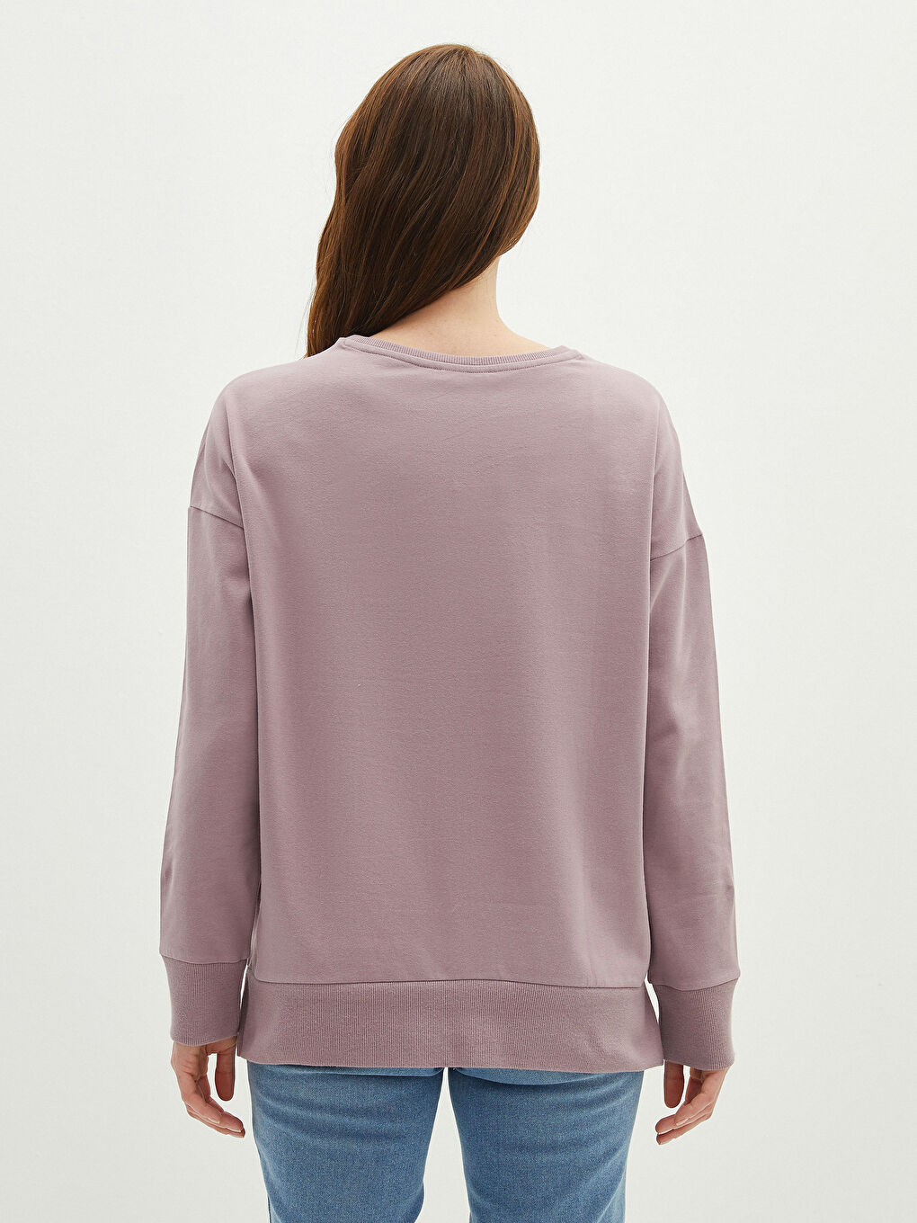 سويت شيرت نسائي برقبة دائرية وكم طويل سادة-3