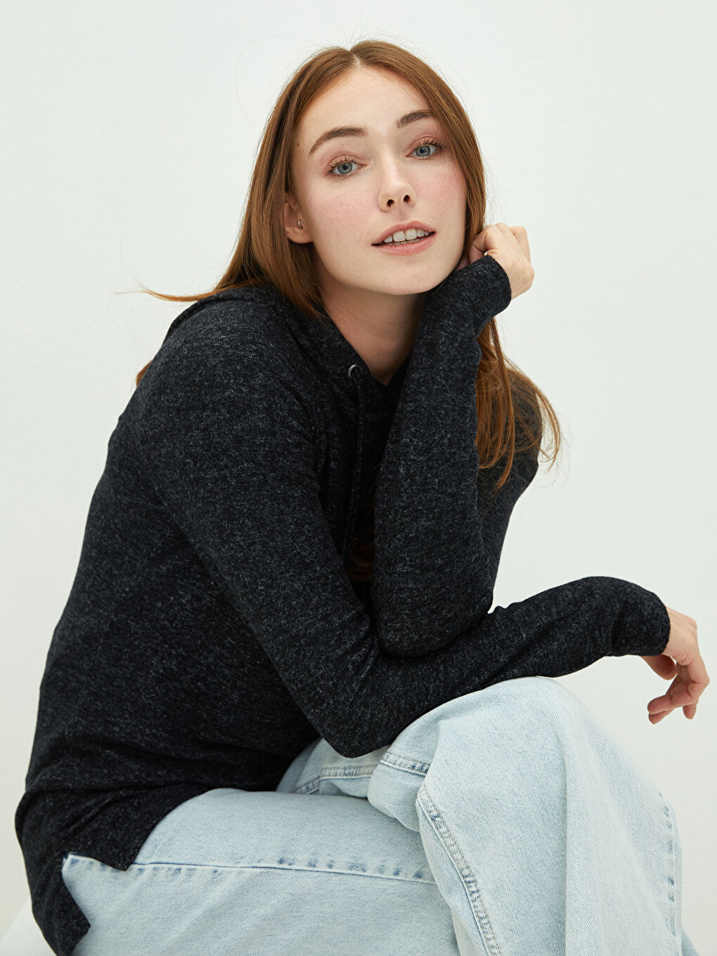 Siyah Kapüşon Yaka Düz Uzun Kollu Kadın Sweatshirt