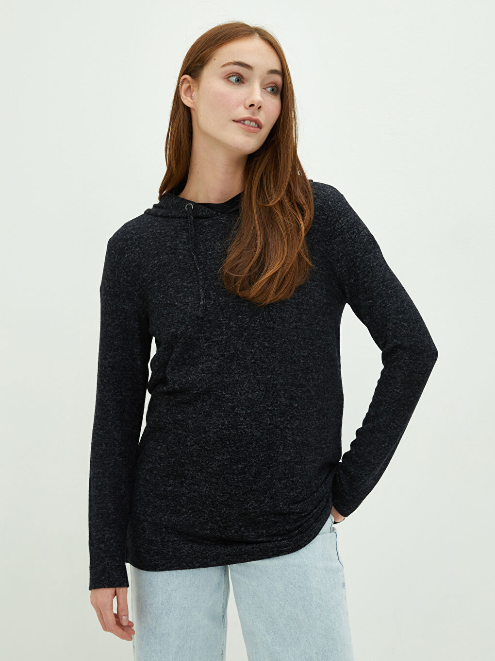 Siyah Kapüşon Yaka Düz Uzun Kollu Kadın Sweatshirt-1