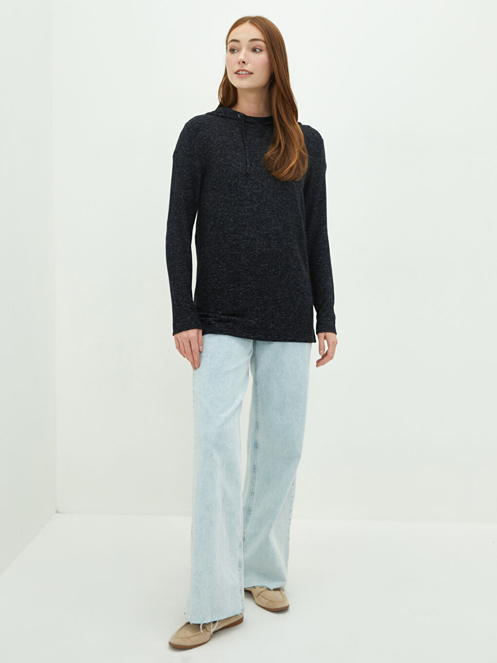 Siyah Kapüşon Yaka Düz Uzun Kollu Kadın Sweatshirt-2