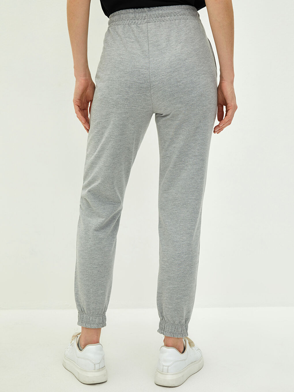 Gri Beli Lastikli Düz Cep Detaylı Kadın Eşofman Altı-4