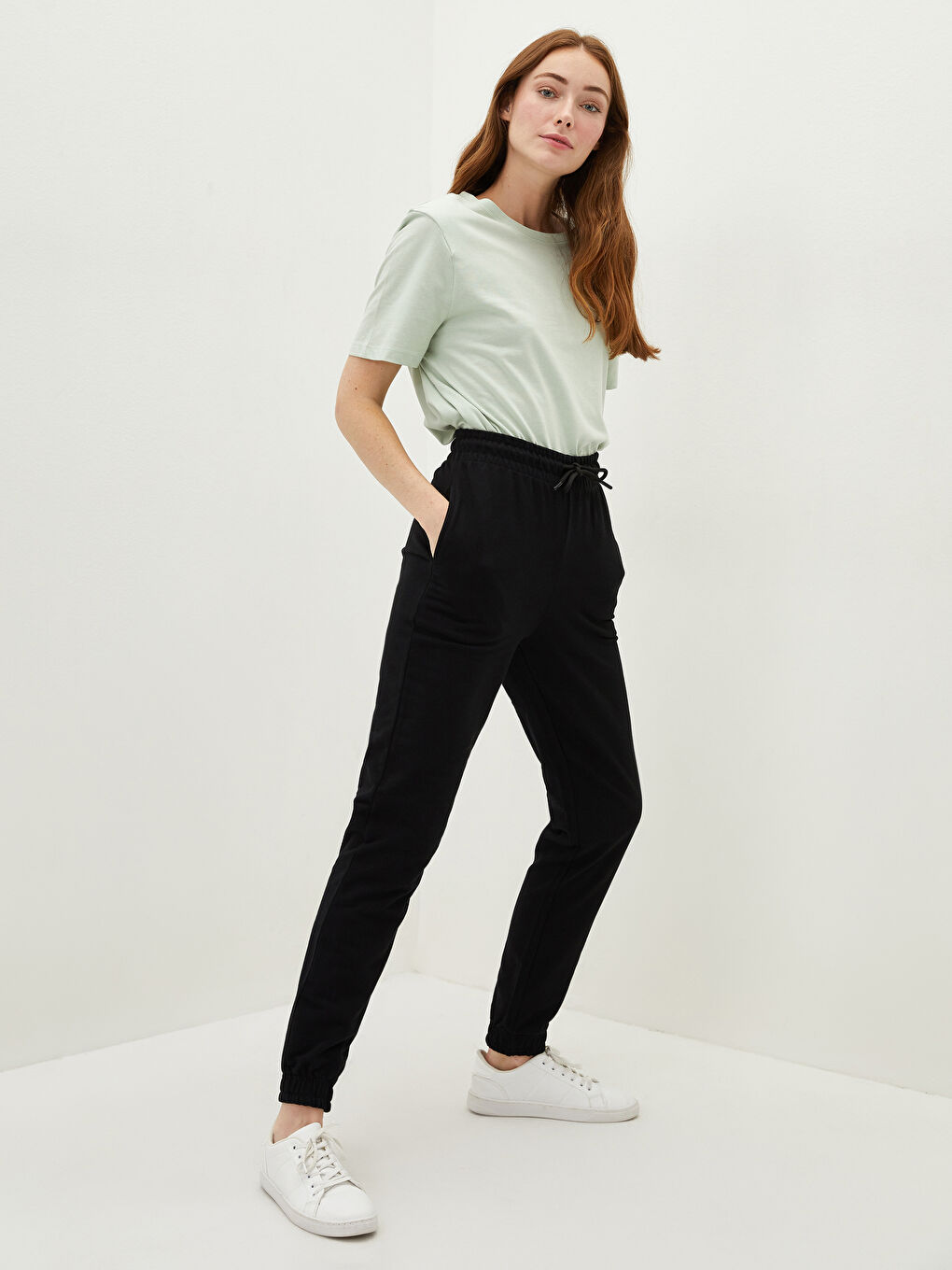 Siyah Beli Lastikli Düz Cep Detaylı Kadın Eşofman Altı-2