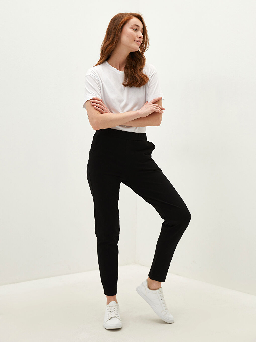 Pantalon de Survêtement Régulier pour Femmes avec Taille Élastique et Détails de Poches
