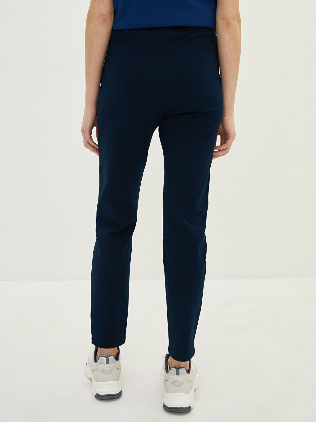 Women's Elastic Waist Pocket Detailed Regular Sweatpants-3