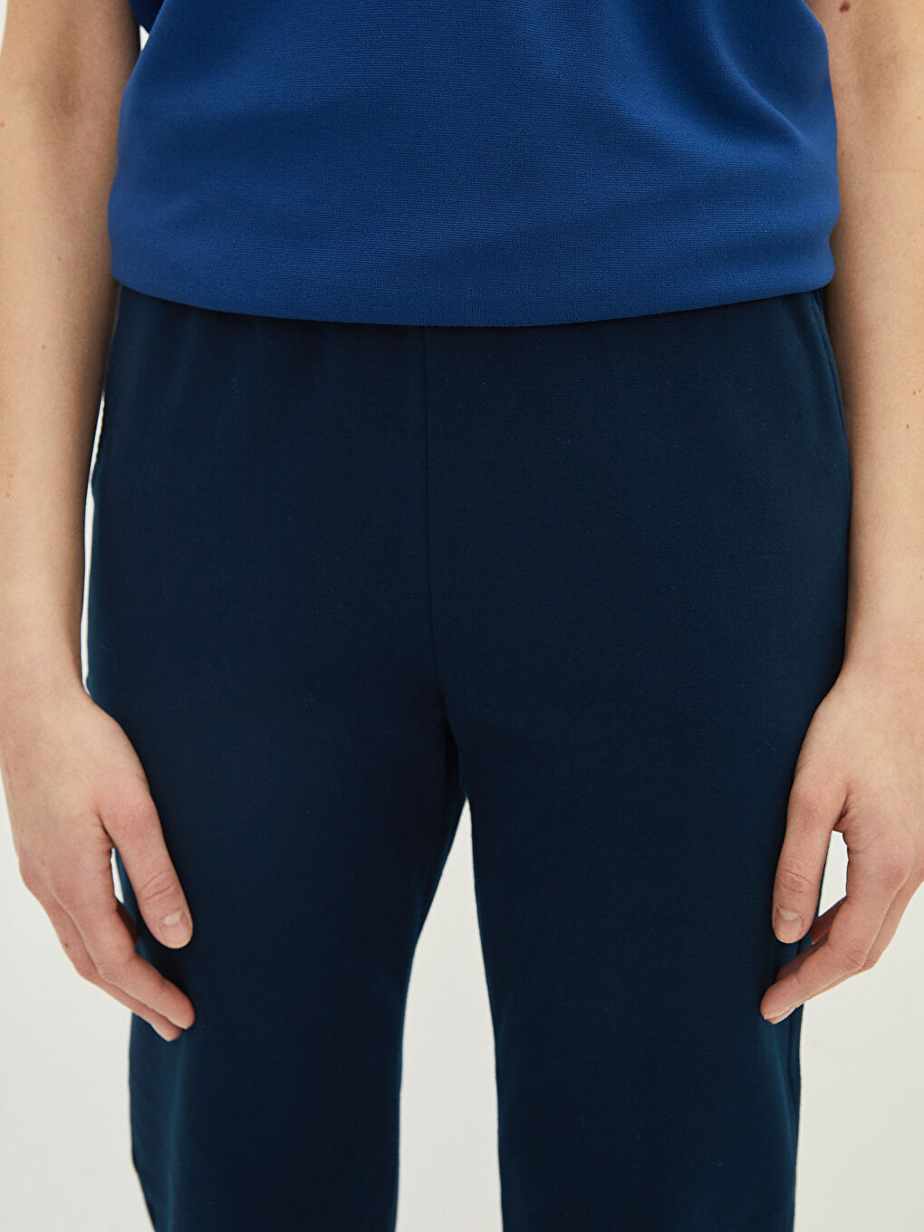 Women's Elastic Waist Pocket Detailed Regular Sweatpants-4