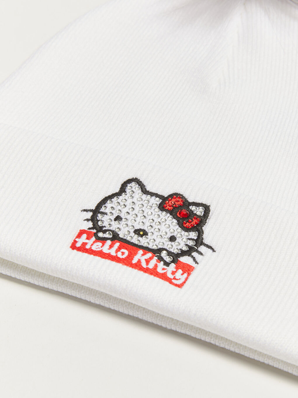 قبعة صغيرة Hello Kitty مطرزة ببومبوم من التريكو للبنات-2