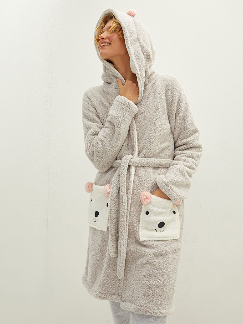 LCW DREAM Women's Dressing Gown with Hooded Collar Embroidered Long Sleeve Plush -W14412Z8-CUZ
