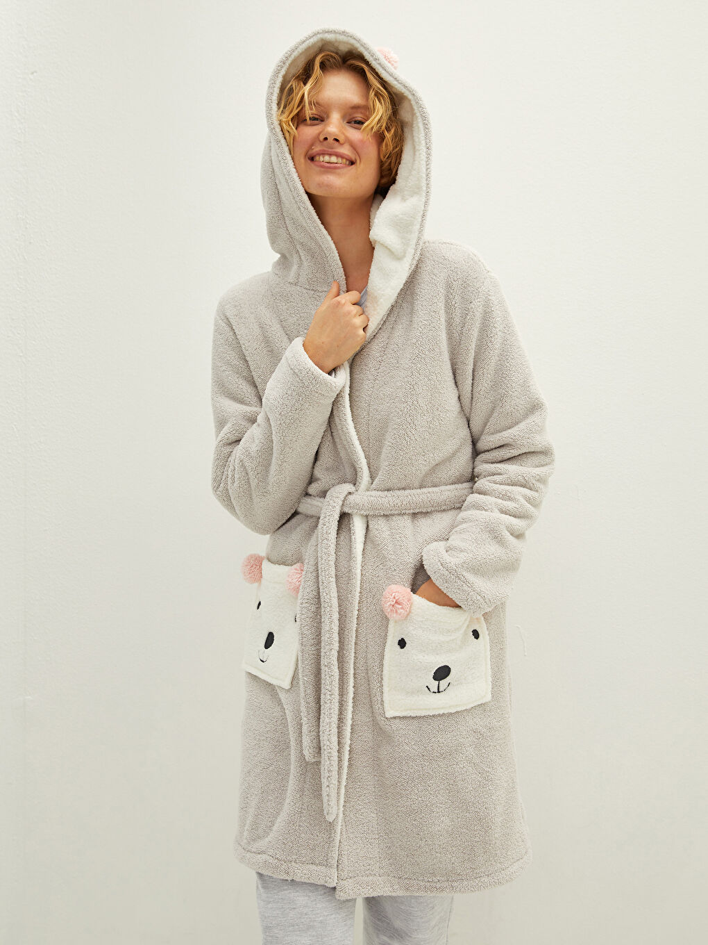 LCW DREAM Women's Dressing Gown with Hooded Collar Embroidered Long Sleeve Plush -W14412Z8-CUZ