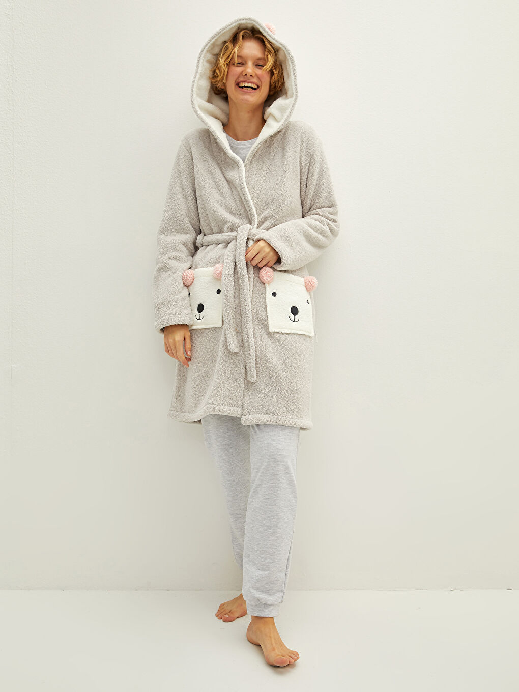 LCW DREAM Women's Dressing Gown with Hooded Collar Embroidered Long Sleeve Plush -W14412Z8-CUZ