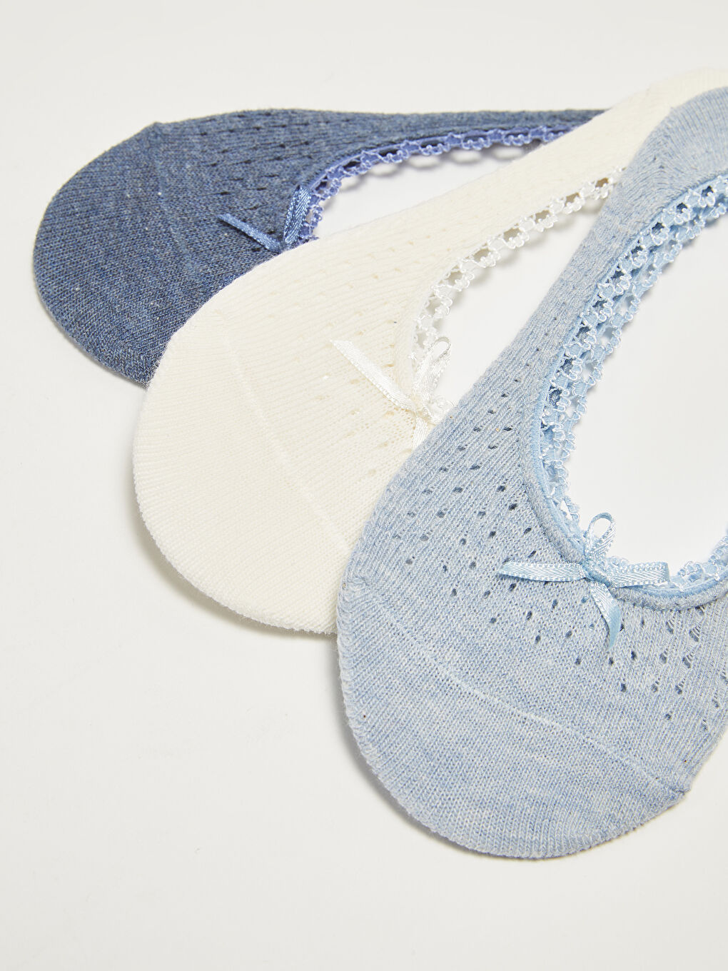 جوارب باليه للسيدات بتفاصيل تطريز وفيونكة - ٣ قطع-2