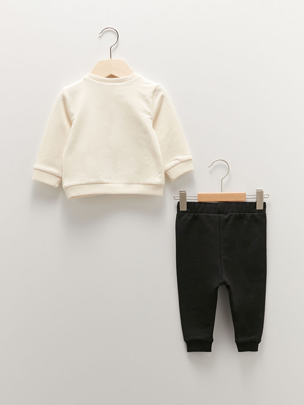 Ekru Bisiklet Yaka Uzun Kollu Mickey Mouse Baskılı Pamuklu Erkek Bebek Sweatshirt ve Pantolon 2'li Takım-1