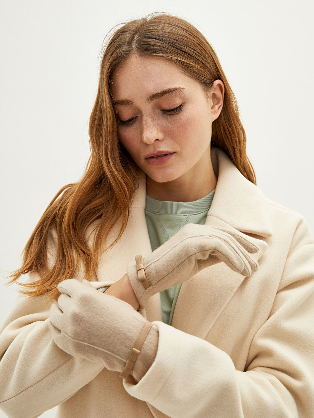 قفازات محبوكة للسيدات بتفاصيل فيونكة