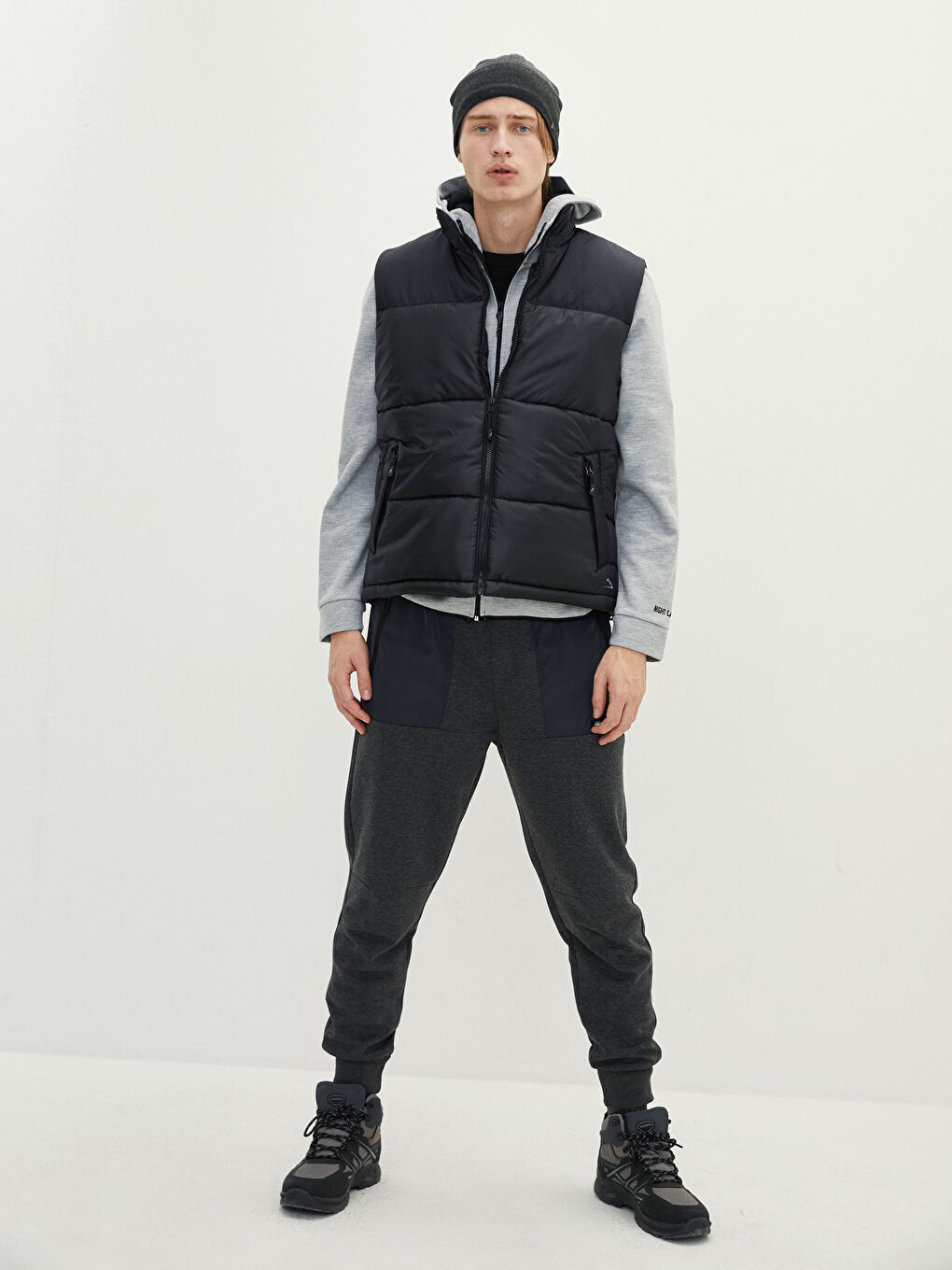 Siyah Renk Bloklu Erkek Triko Bere-1