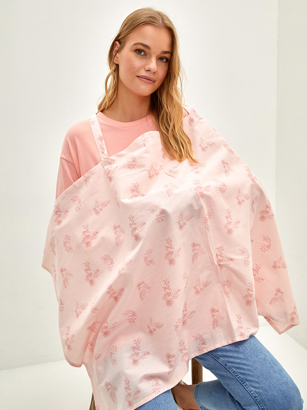 Desenli Pamuklu Kız Bebek Emzirme Önlüğü