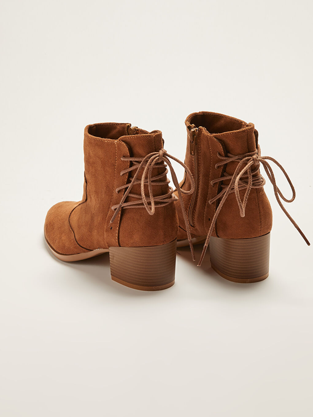 أحذية طويلة من جلد الغزال مزينة بغرز مزخرفة بكعب للسيدات-2