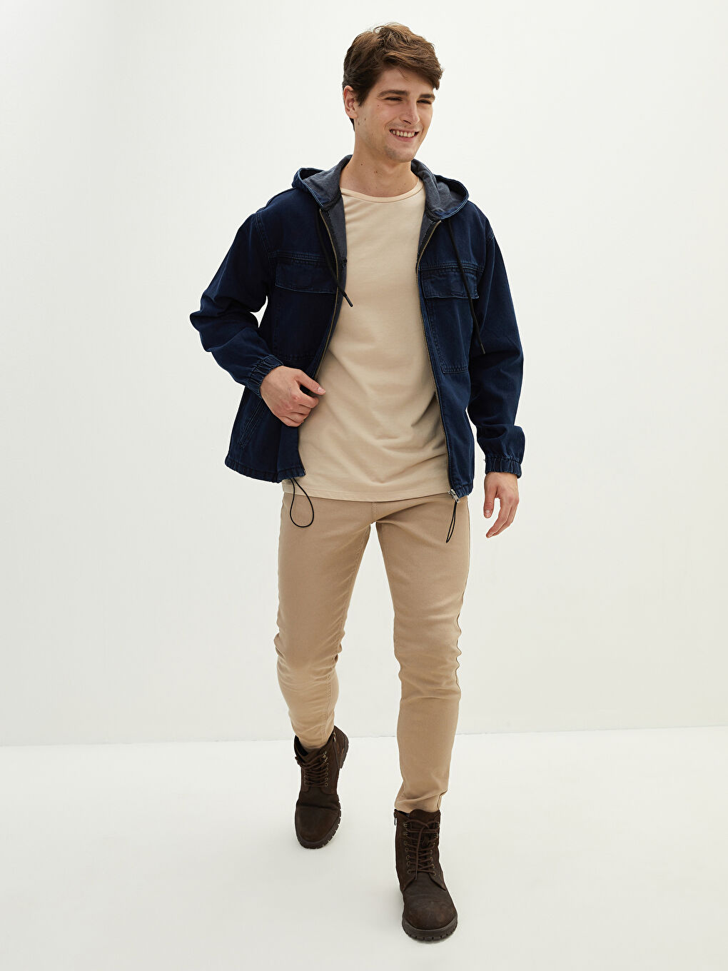 جاكيت جينز للرجال بمقاس مريح مزود بغطاء رأس-3