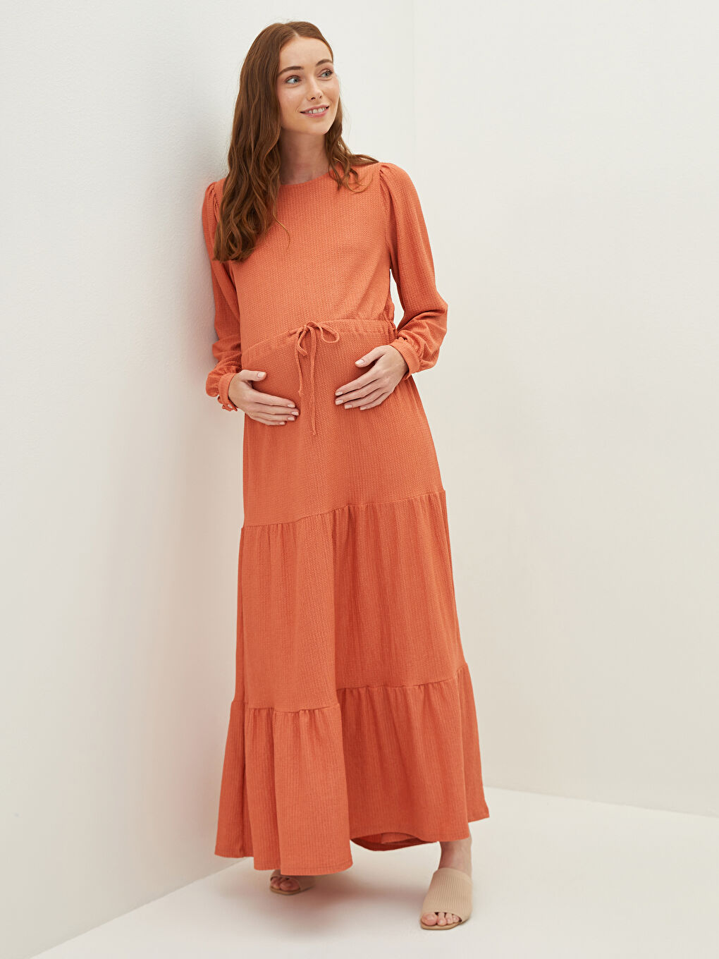 Robe De Maternité Coupe Trapèze Longue À Manches Longues Et Col Rond En Tissu Froissé-1