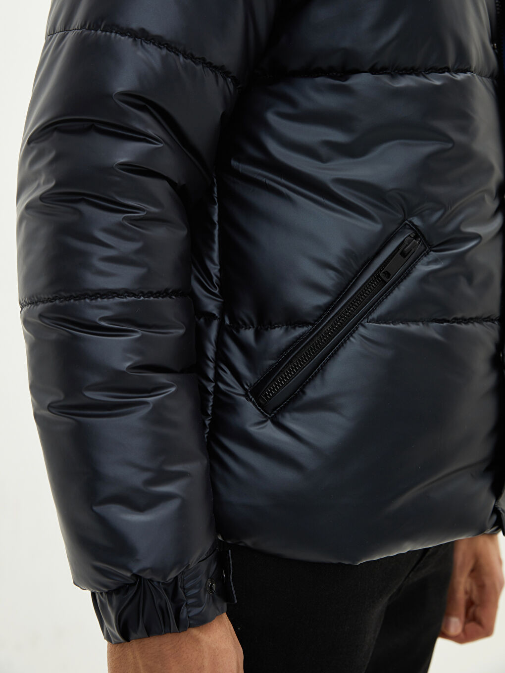 Palton Matlasată Slim Fit cu Guler Tip Pâlnie pentru Bărbați-4