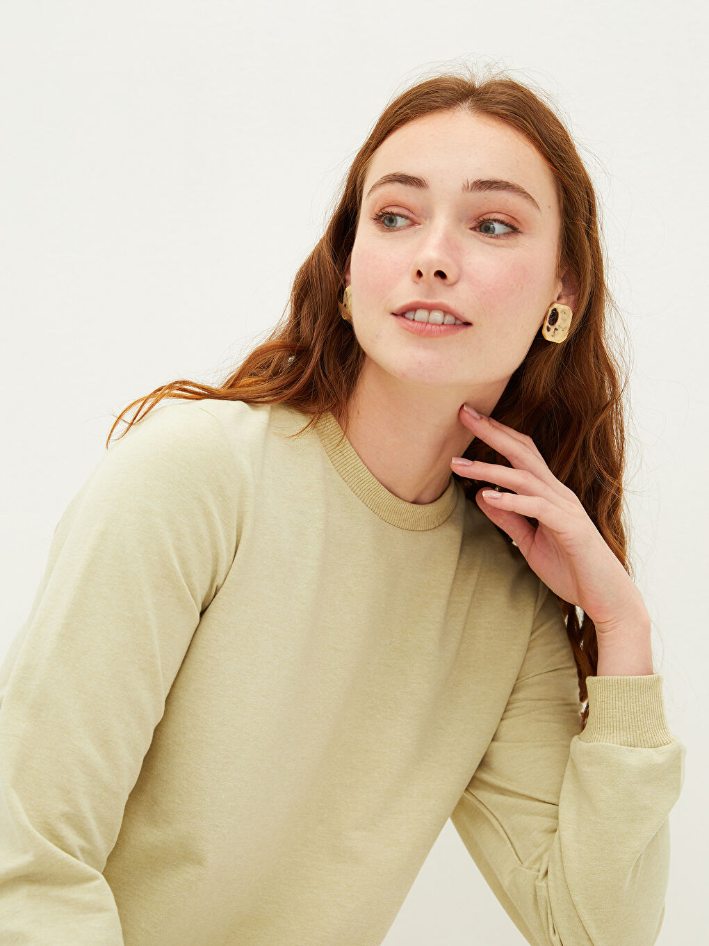 سويت شيرت نسائي برقبة دائرية وكم طويل سادة-2