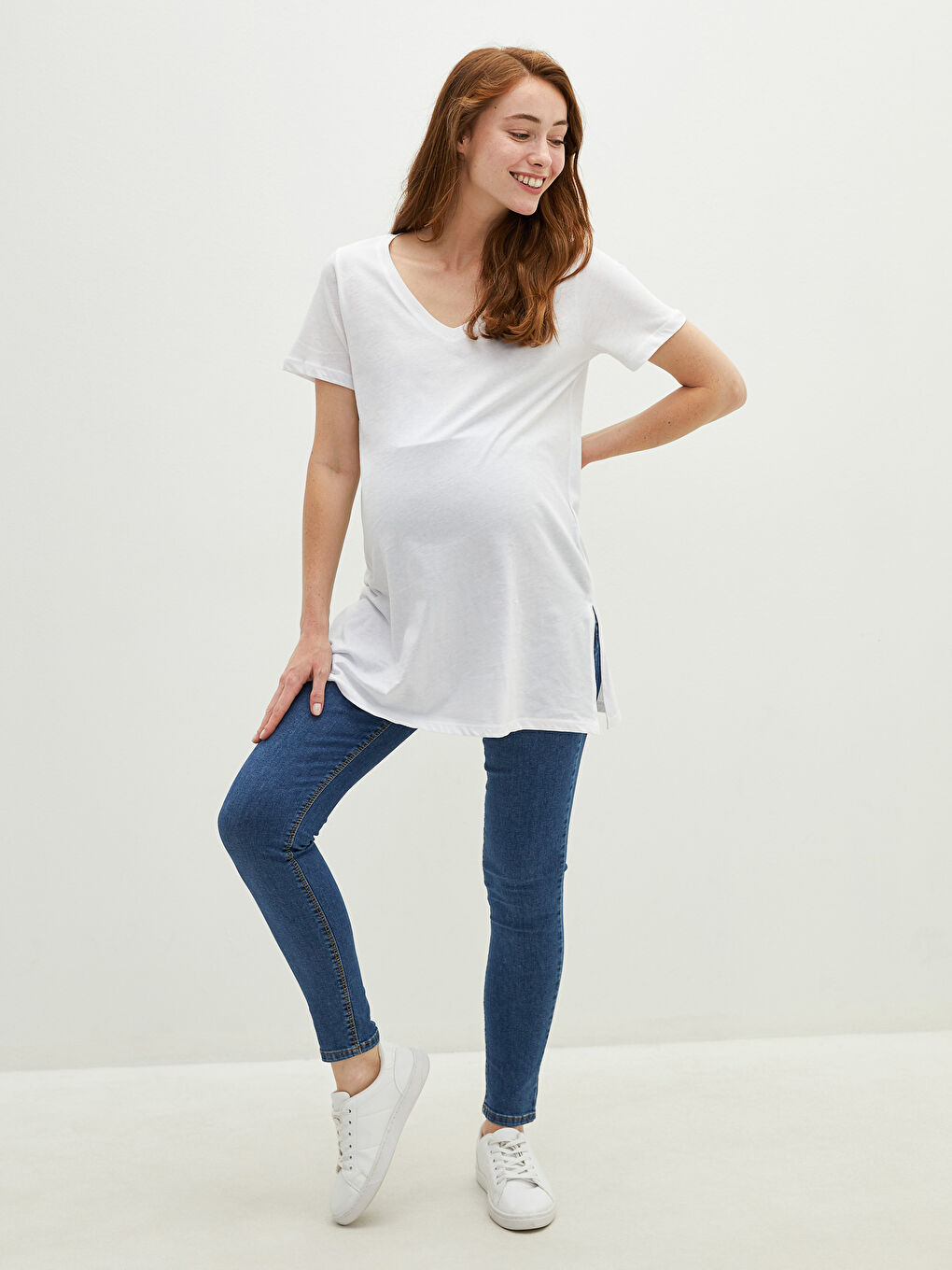 Beyaz V Yaka Düz Kısa Kollu Hamile Tişört-2