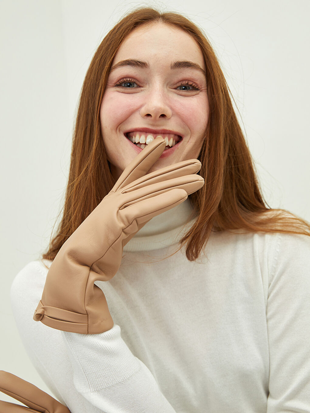 قفازات جلد صناعي للسيدات