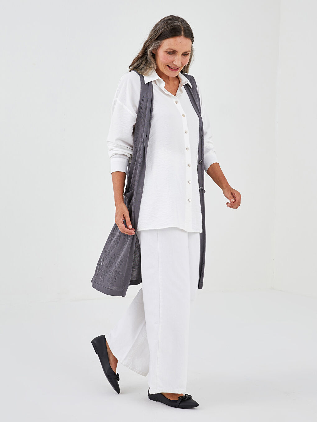 Gri V Yaka Kendinden Desenli Cep Detaylı Kadın Triko Yelek-1