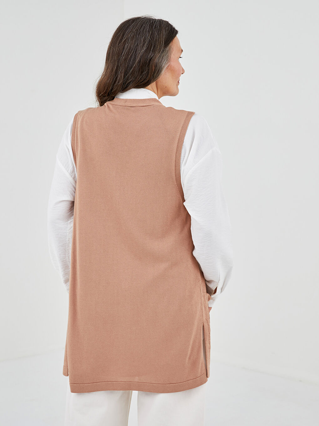 Bej V Yaka Kendinden Desenli Önden Düğme Kapamalı Uzun Kollu Kadın Triko Yelek-3