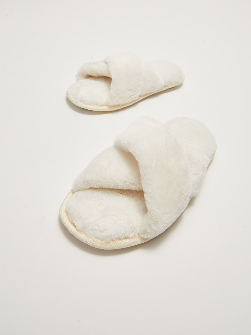 سليبر منزلي قطيفة متقاطع للسيدات-2