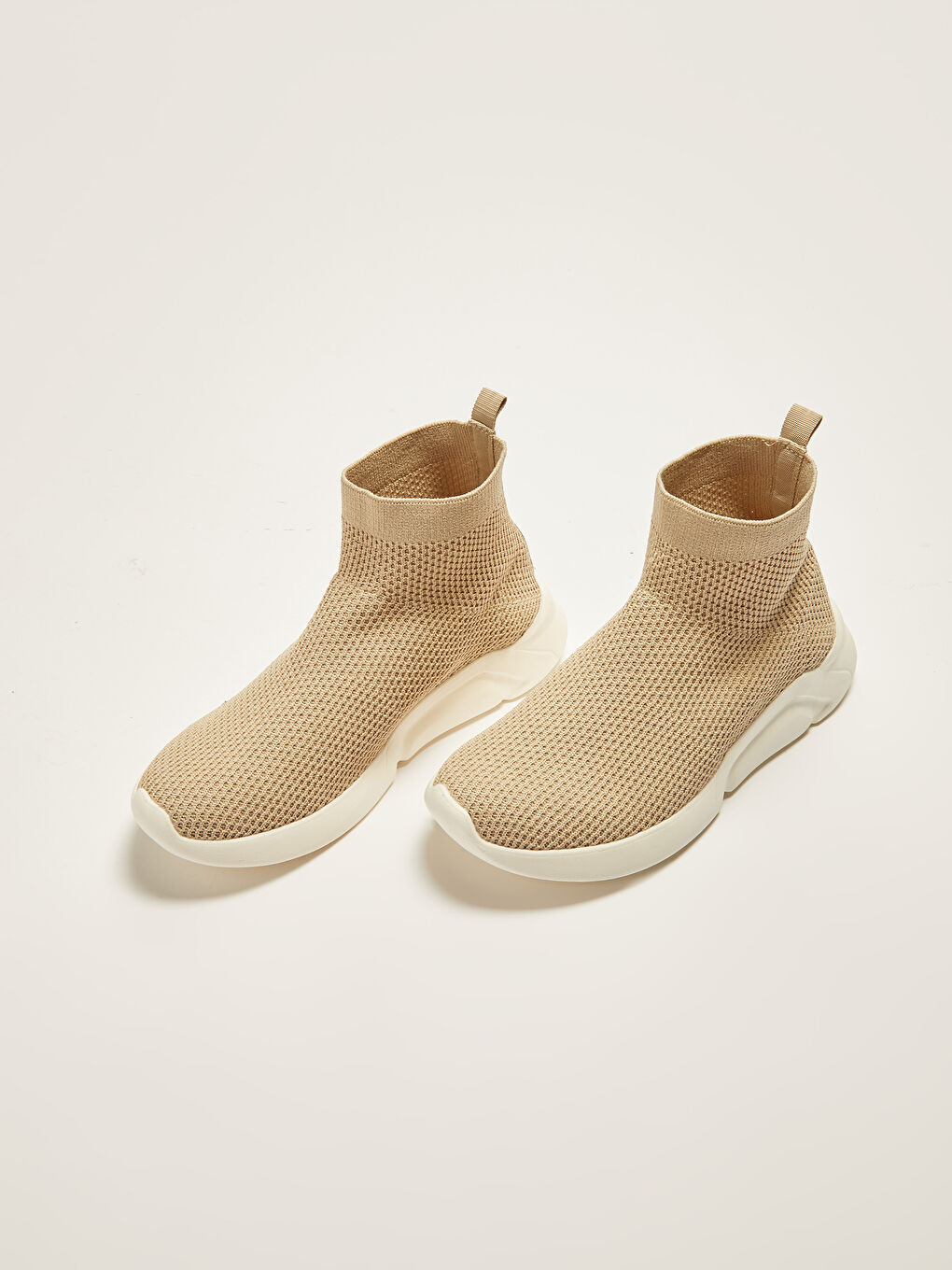 Әйелдерге арналған белсенді спорттық аяқ киім үлгісі-1