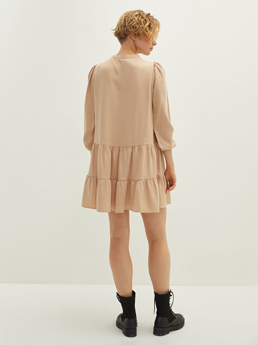 فستان نسائي بياقة بشق سادة بأكمام طويلة-4