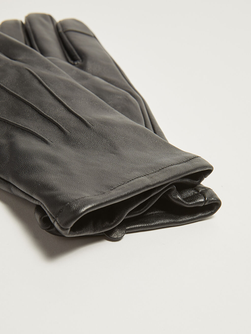 قفازات رجالية بميزة اللمس بمظهر الجلد-3
