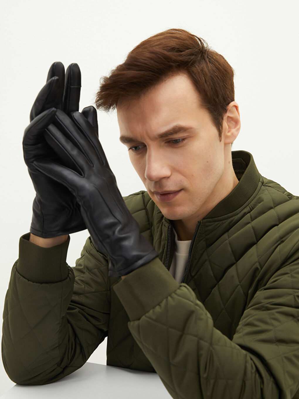 قفازات رجالية بميزة اللمس بمظهر الجلد