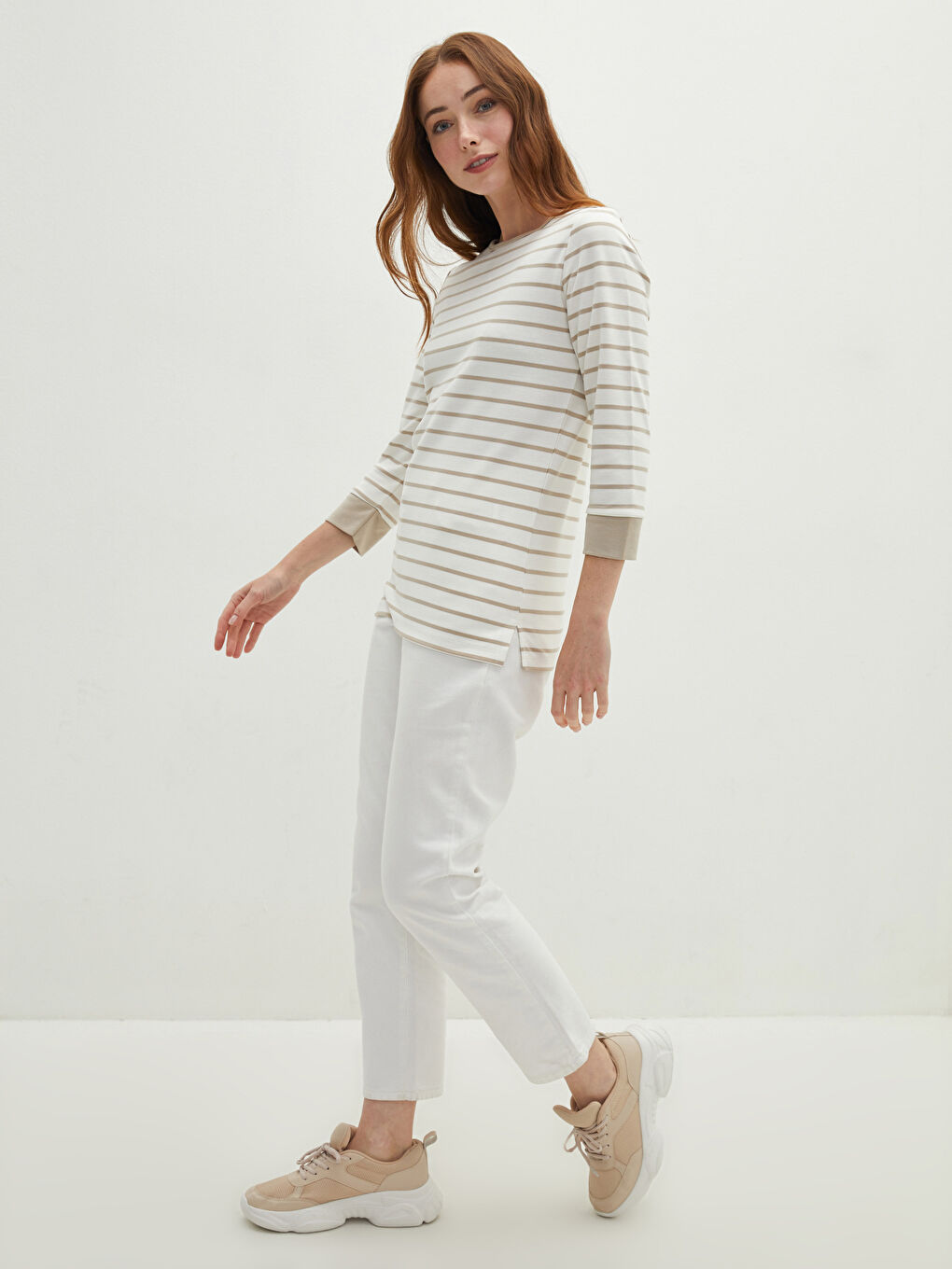 تي شيرت مخطط بياقة دائرية للسيدات-1