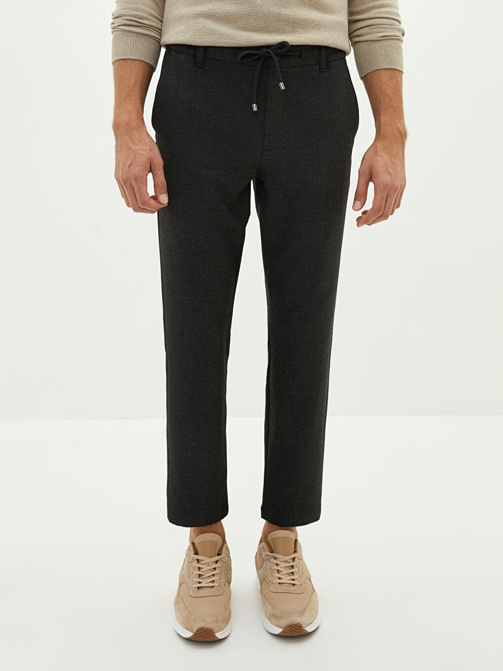 Schlank Geschnittene Herren-Hose mit Bindegürtel-Detail-3