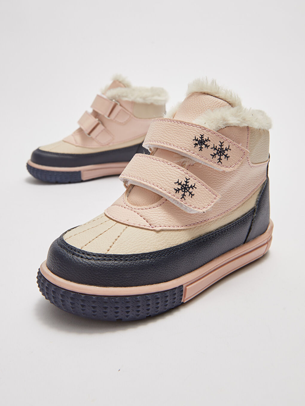 Pembe Deri Görünümlü Cırt Cırtlı Kız Bebek Bot-2