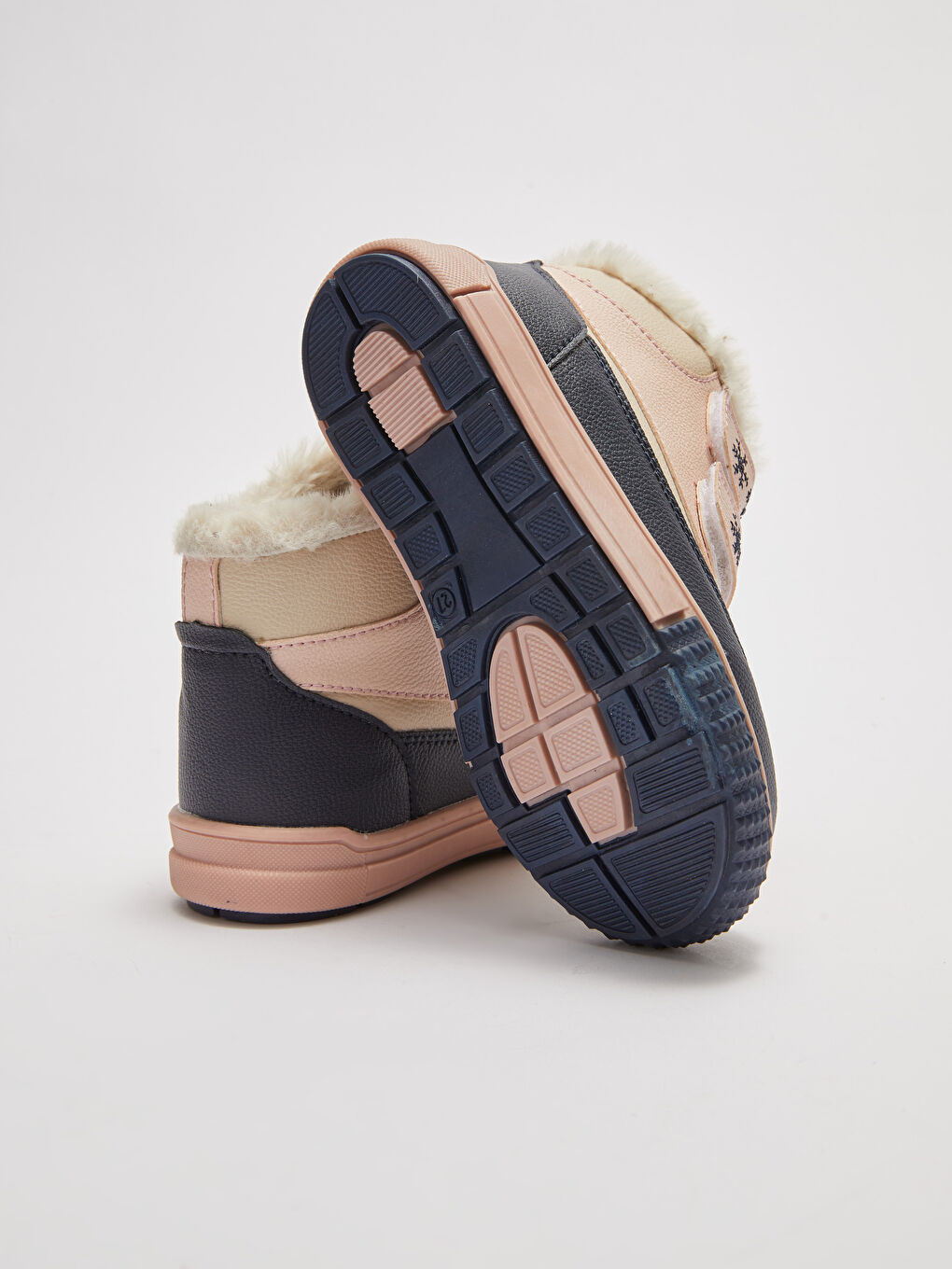 Pembe Deri Görünümlü Cırt Cırtlı Kız Bebek Bot-5