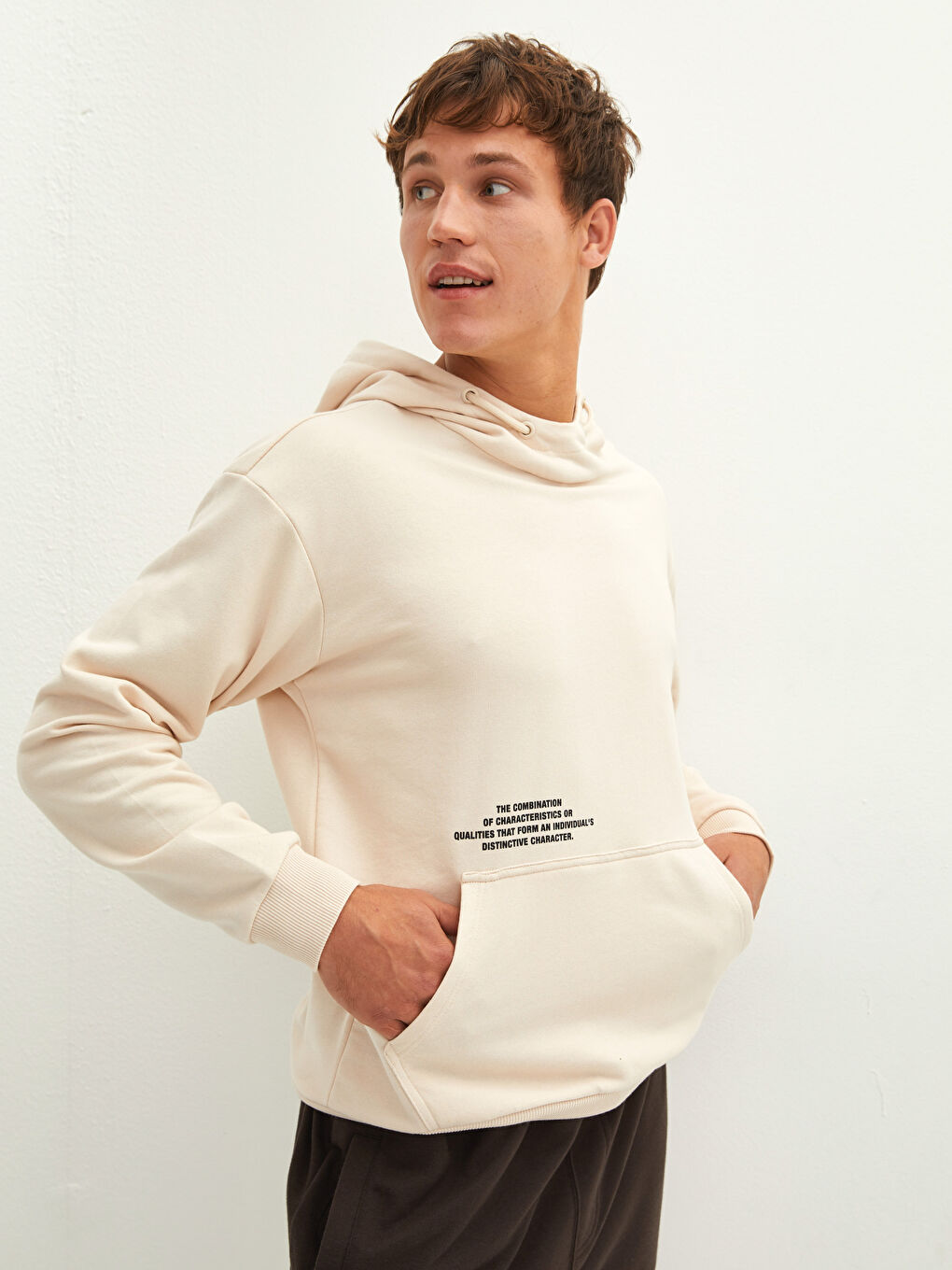 Sweatshirt à capuche imprimé pour hommes à manches longues-1