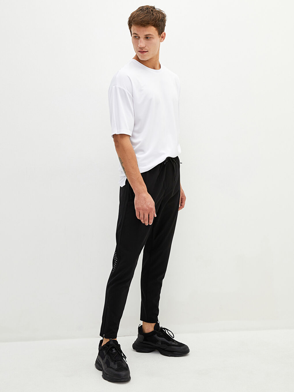 Siyah Standart Kalıp Erkek Spor Eşofman Altı-1