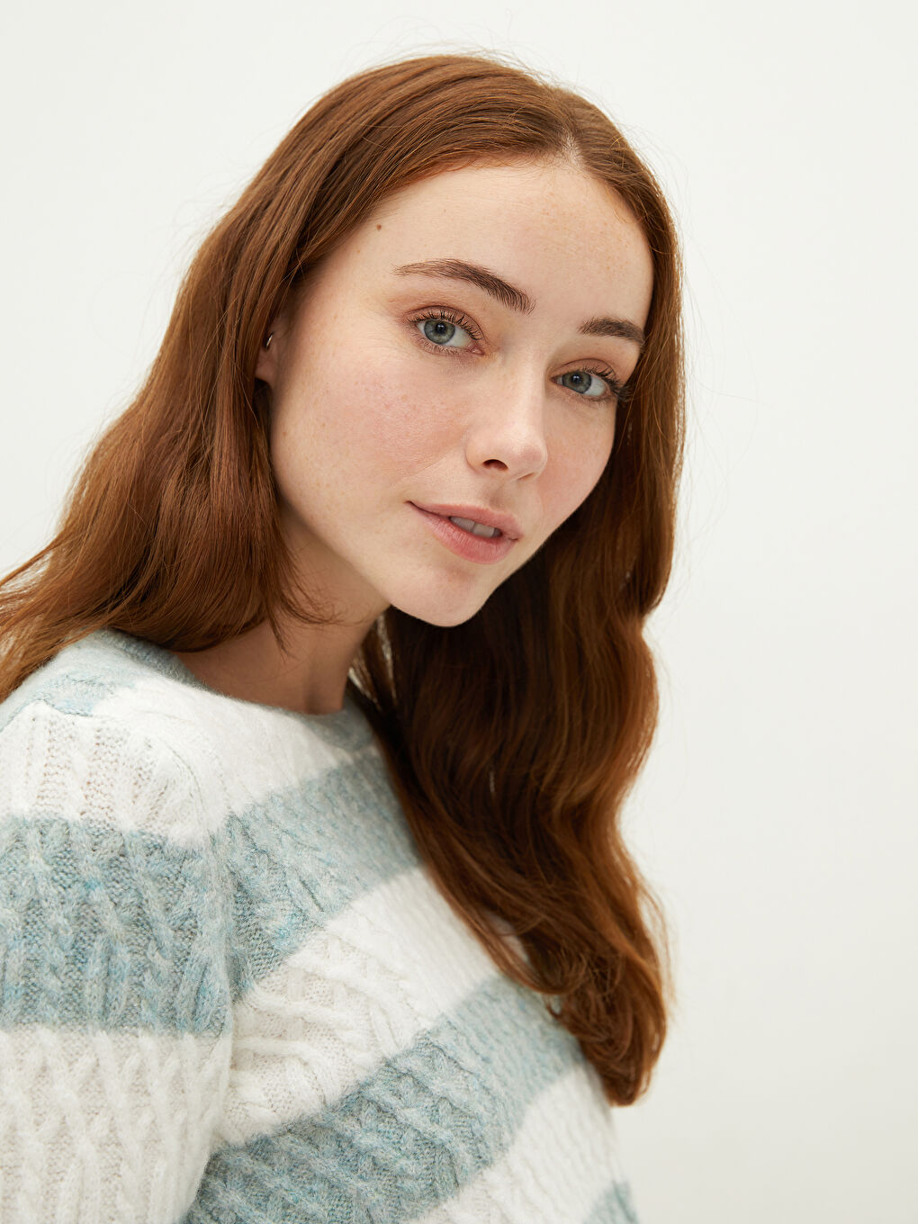 Свитер с круглым вырезом, цветовым блоком и длинным рукавом для женщин из трикотажа-3