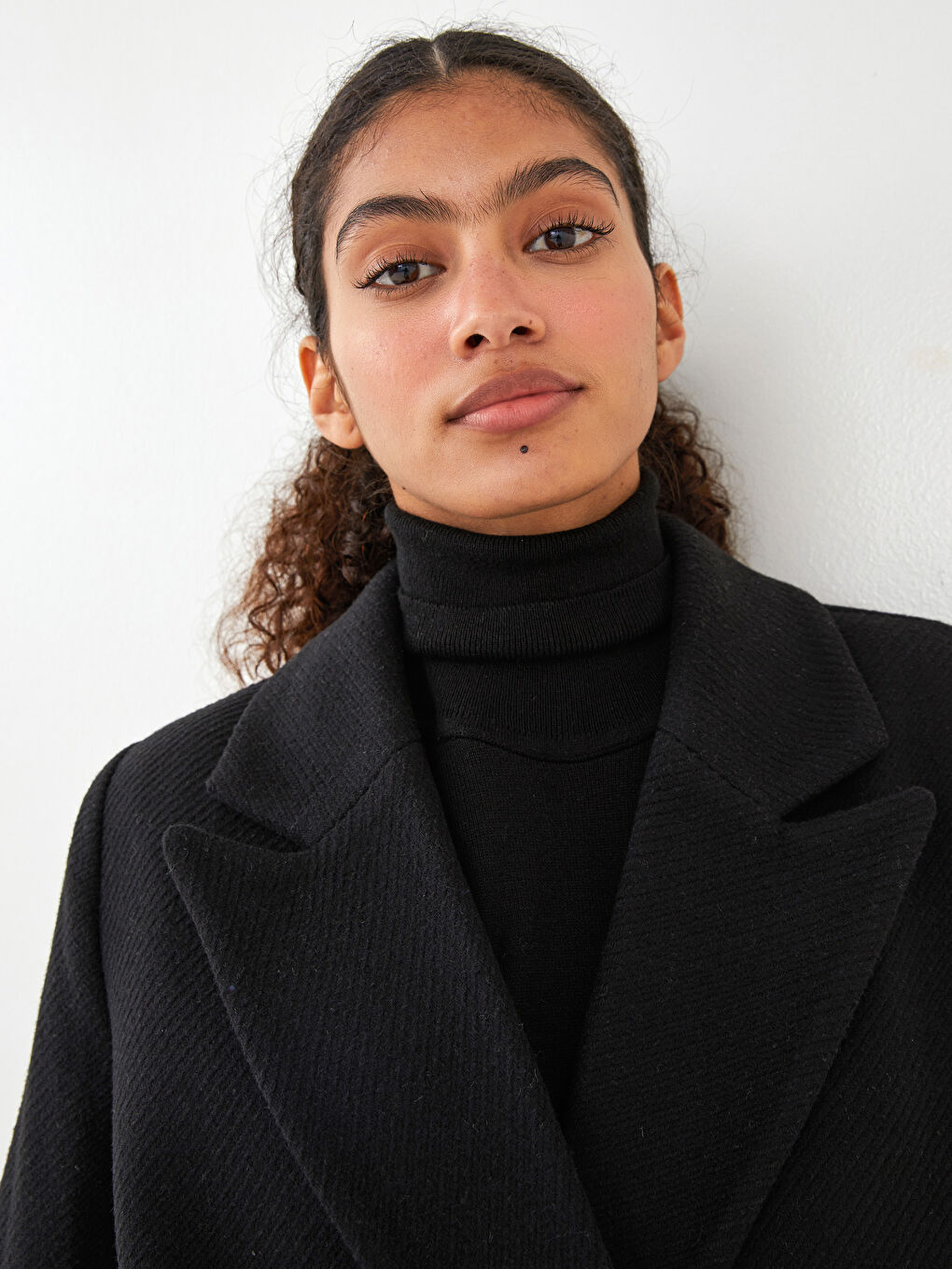 Siyah Ceket Yaka Düğme Detaylı Uzun Kollu Kadın Kaşe Kaban-6