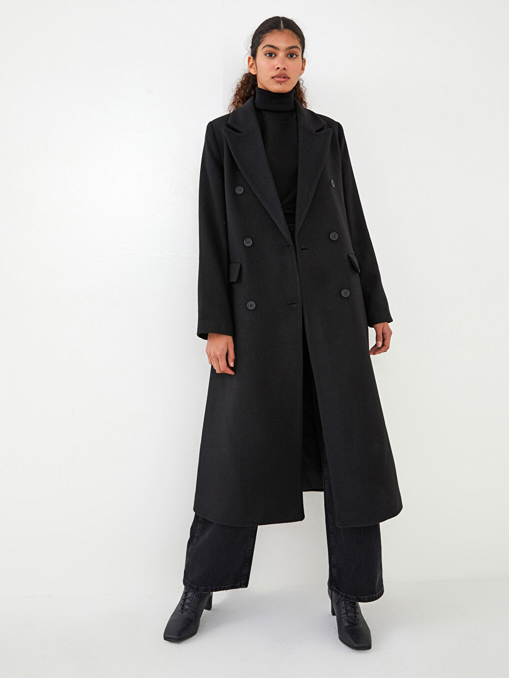 Siyah Ceket Yaka Düğme Detaylı Uzun Kollu Kadın Kaşe Kaban-1