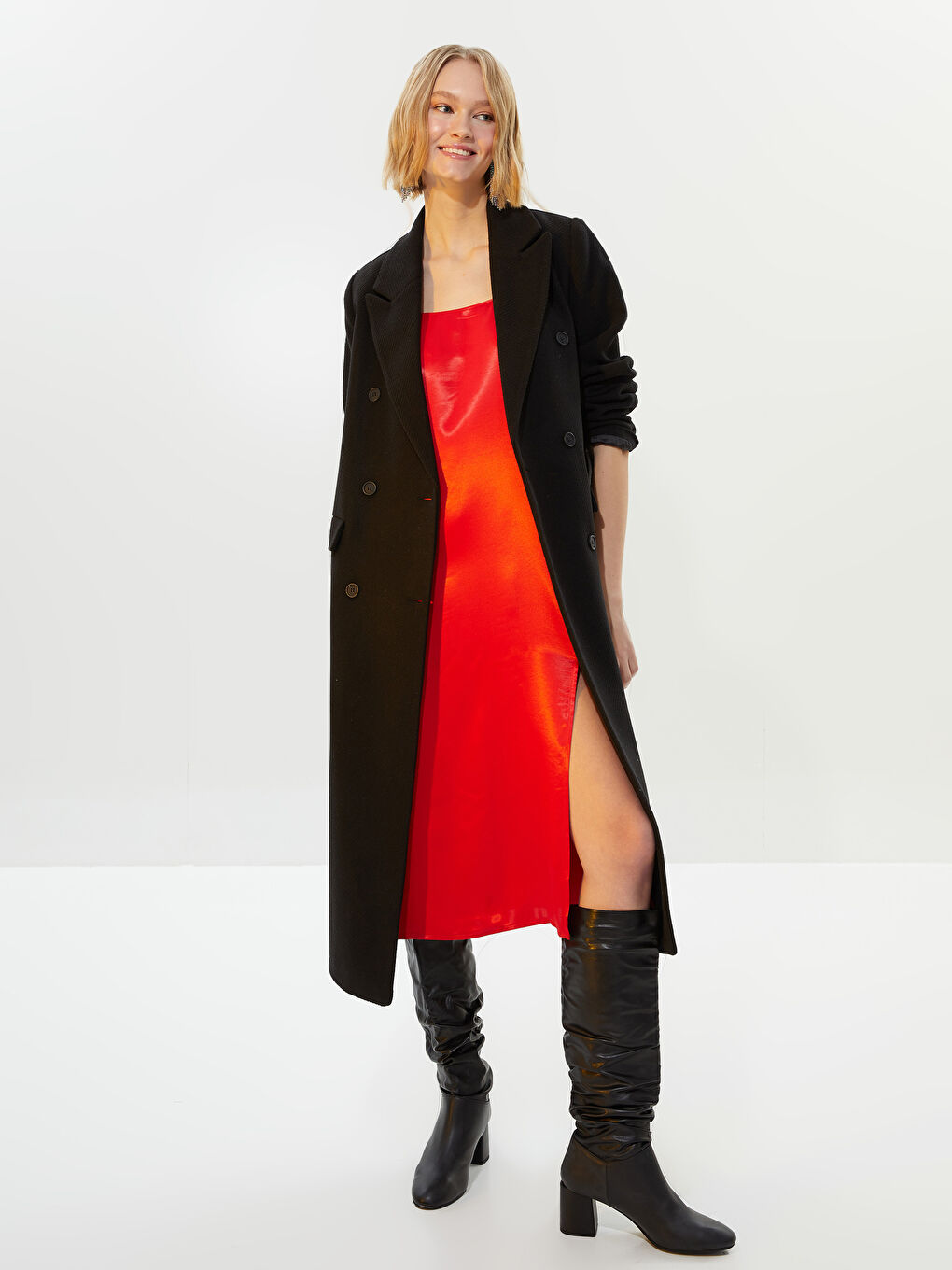 Siyah Ceket Yaka Düğme Detaylı Uzun Kollu Kadın Kaşe Kaban-2